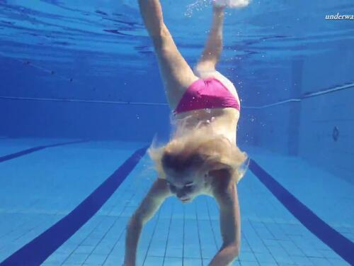 Teen swims underwater nude